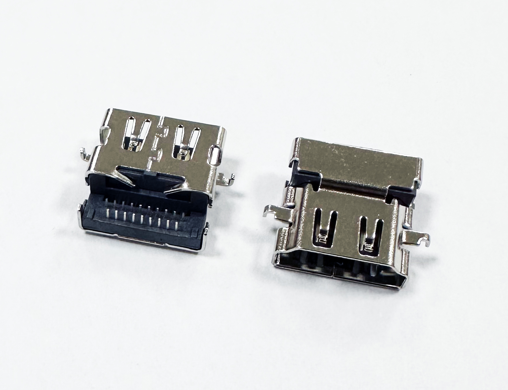 HDMI? A TYPE 反沉3.95；板上1.6；CH1.18；全插母座；不銹鋼外殼；L=13.85MM  016T3.95-19P-B